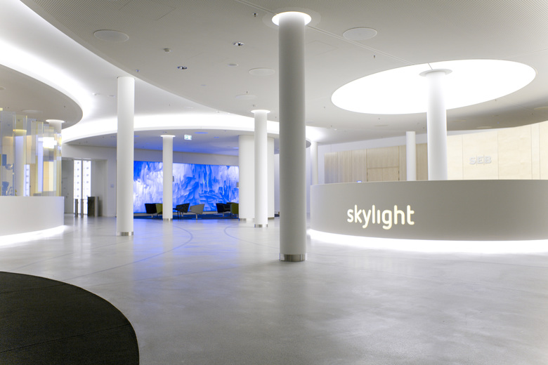 Skylight Foyer MAASS Licht Wegleitsystem mit Licht